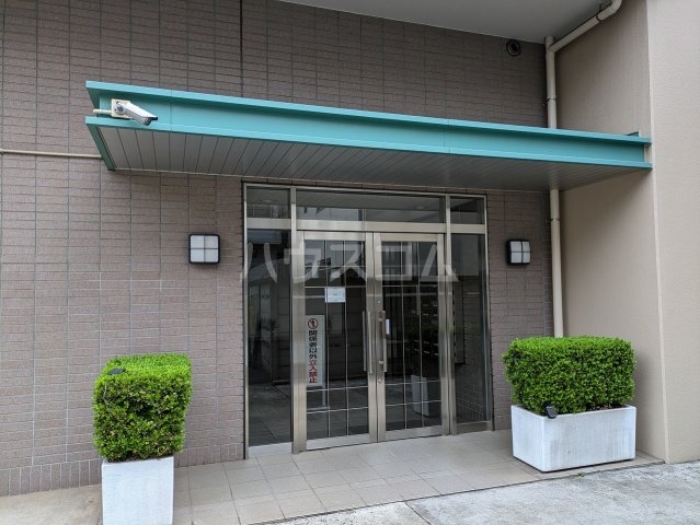 27/30 エントランス