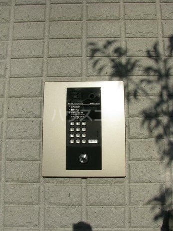 23/30 エントランス