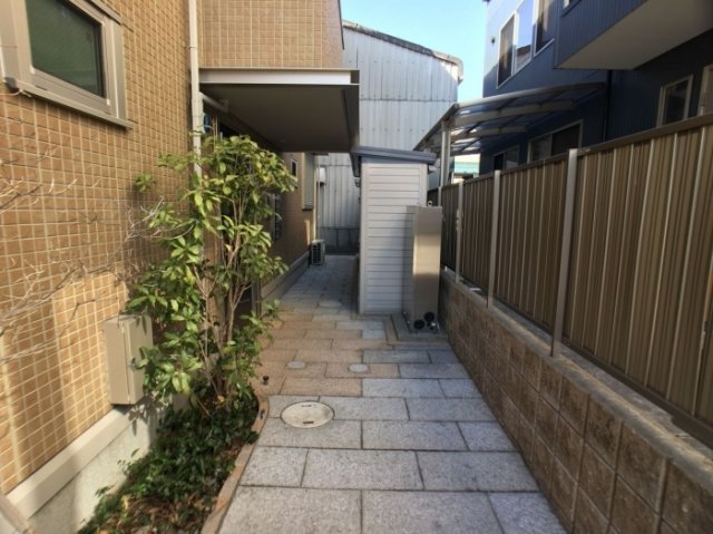 23/28 エントランス