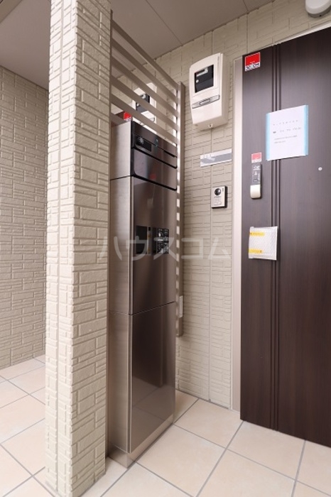 16/17 エントランス