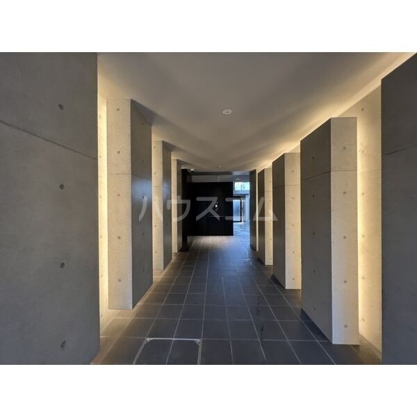 18/28 エントランス