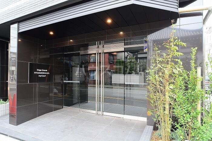 16/21 エントランス