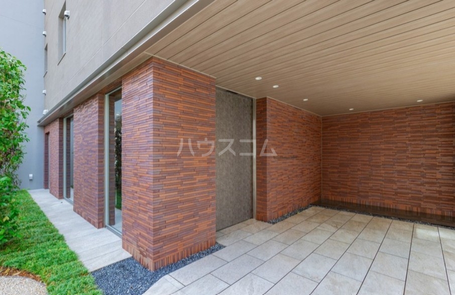 16/20 エントランス