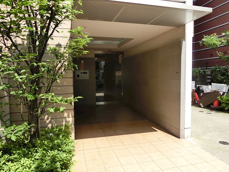 26/30 エントランス