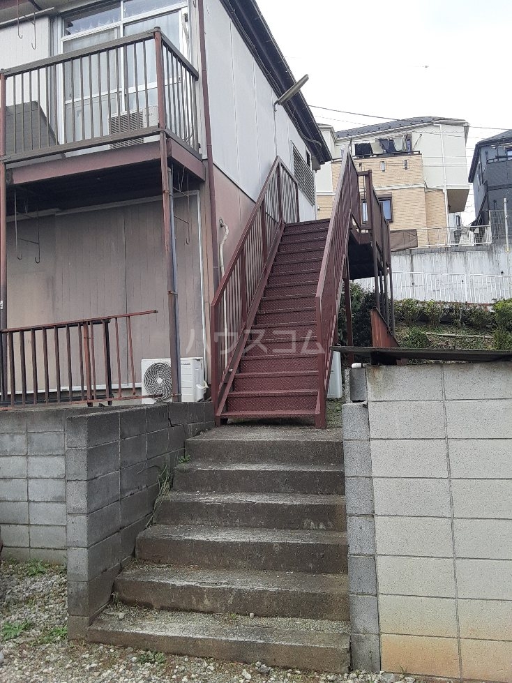 27/30 エントランス