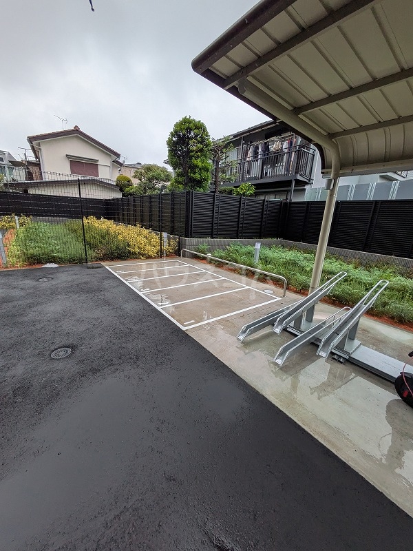 27/30 駐車場