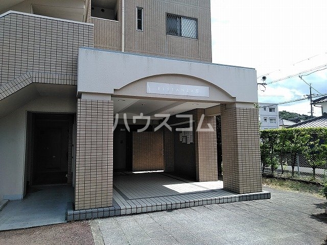 23/25 エントランス