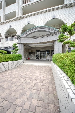 27/30 エントランス