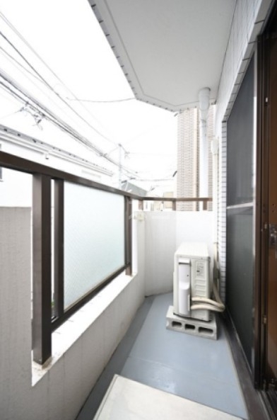 18/27 バルコニー