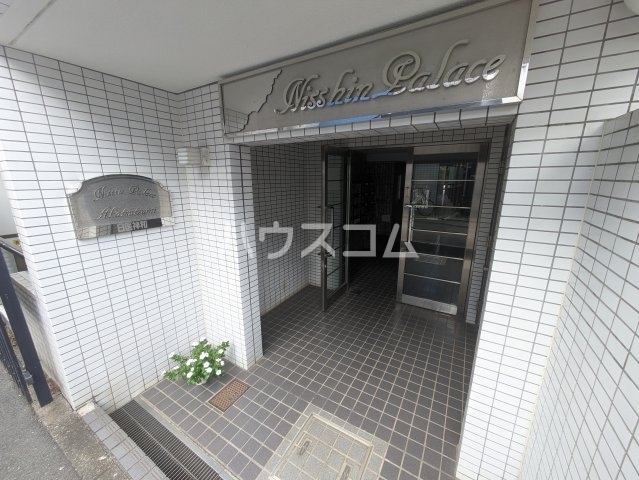 23/27 エントランス