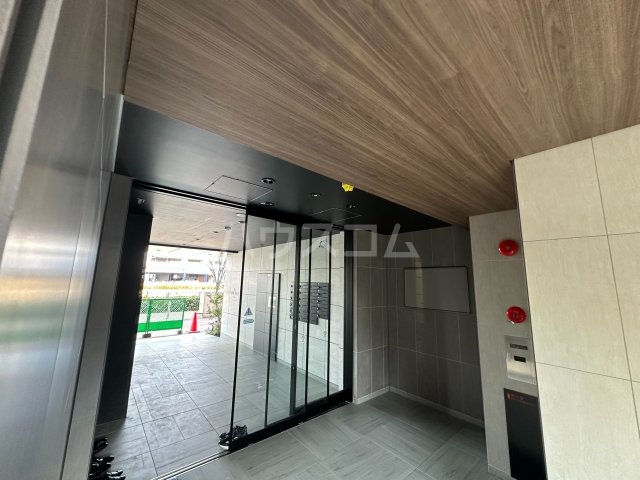 26/30 エントランス