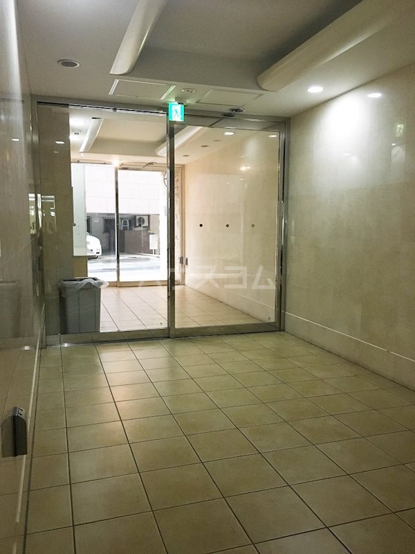 16/19 エントランス