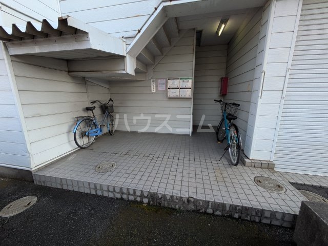 27/29 エントランス