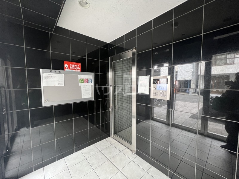 13/23 エントランス