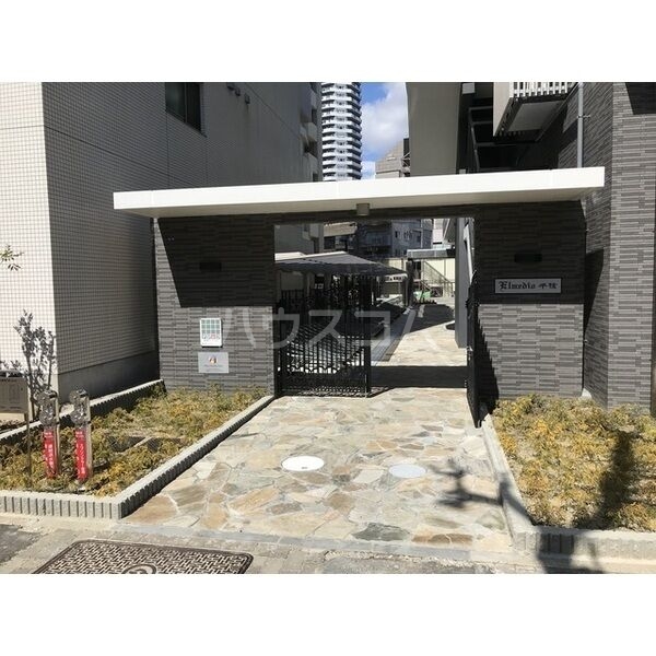 15/23 エントランス