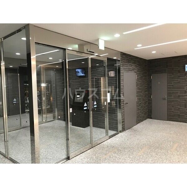 16/23 エントランス