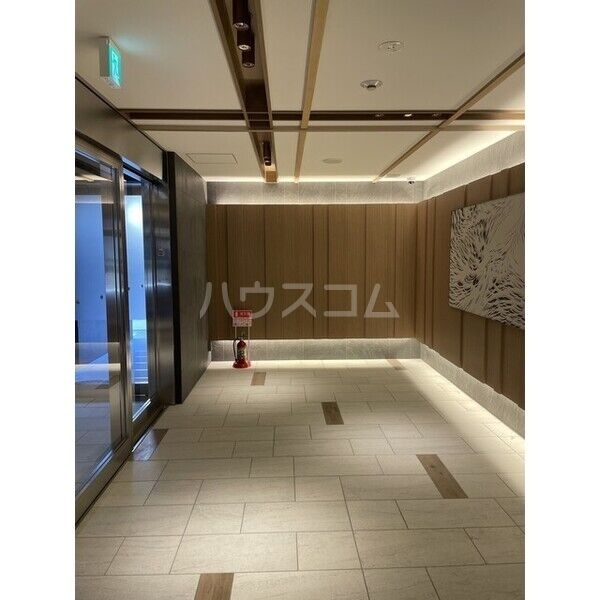 21/30 エントランス