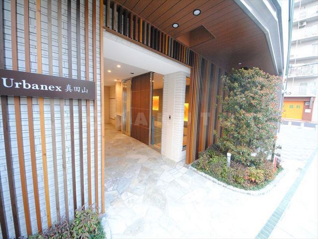 23/30 エントランス