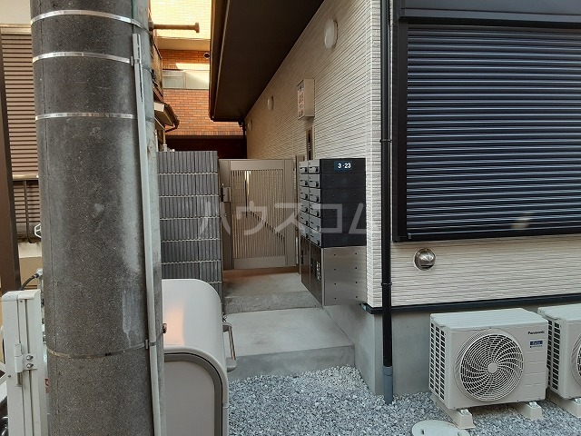 25/30 エントランス