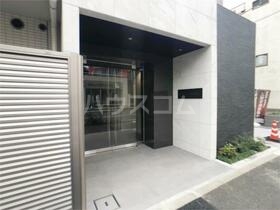 26/28 エントランス