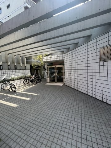 24/27 エントランス