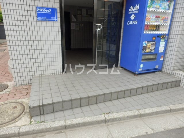 21/30 エントランス