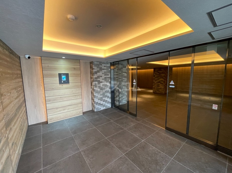 23/26 エントランス