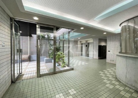 18/28 エントランス