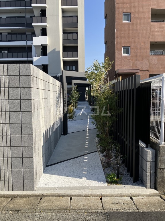 16/20 エントランス