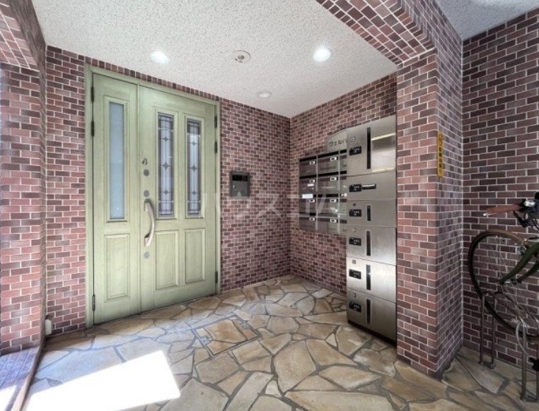 22/25 エントランス