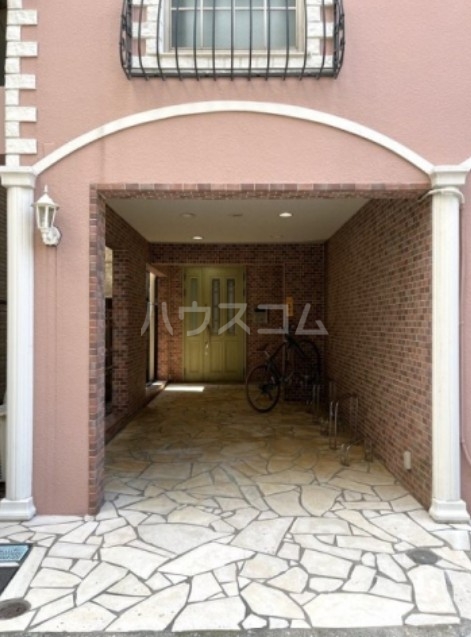 21/25 エントランス