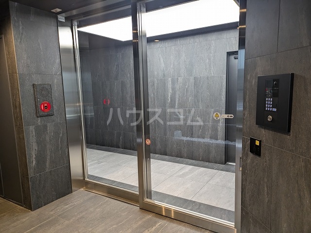 25/30 エントランス