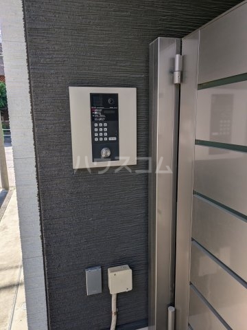 18/27 エントランス