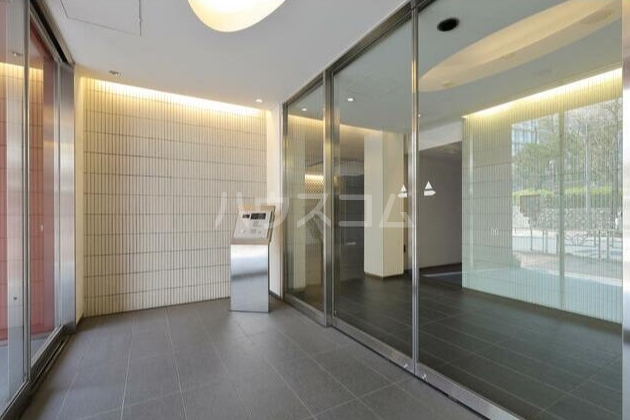 16/20 エントランス