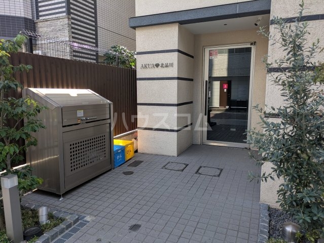 27/30 エントランス