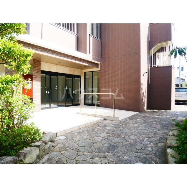 15/23 エントランス