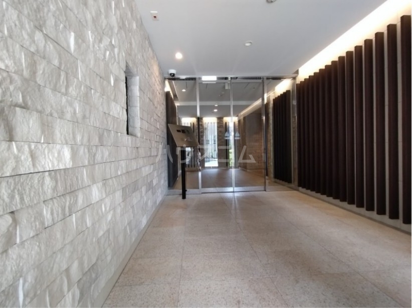 13/17 エントランス