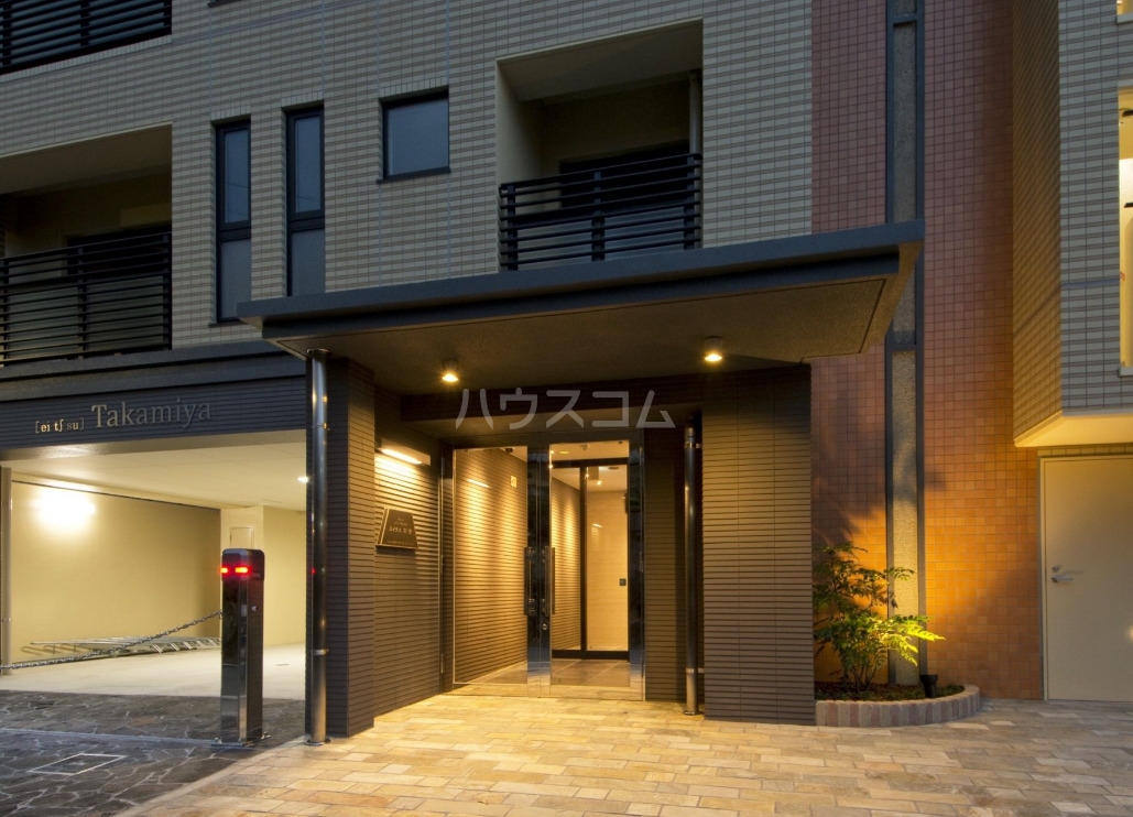 25/27 エントランス