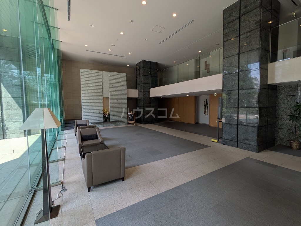 28/30 エントランス