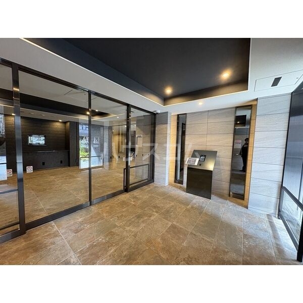 14/18 エントランス