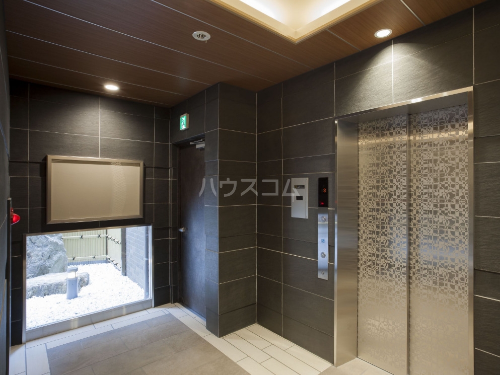 23/30 エントランス