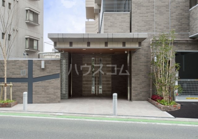 24/30 エントランス