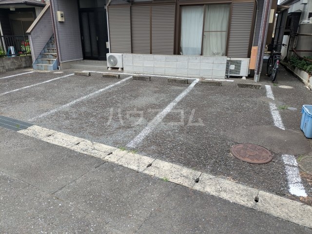 23/30 駐車場