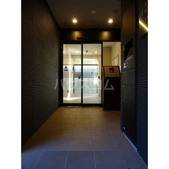 19/27 エントランス