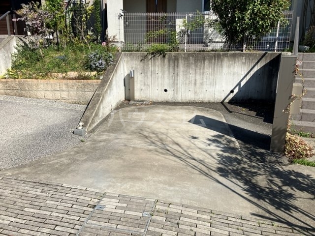 13/20 駐車場