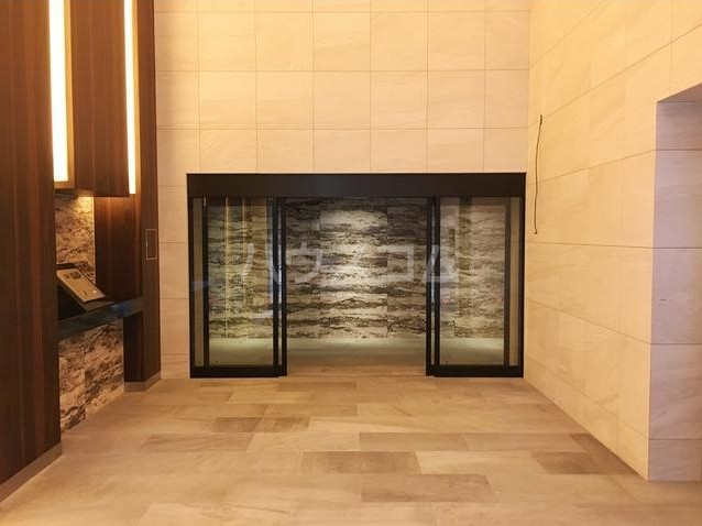 16/19 エントランス