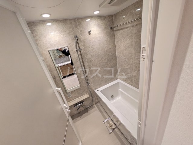 13/30 浴室