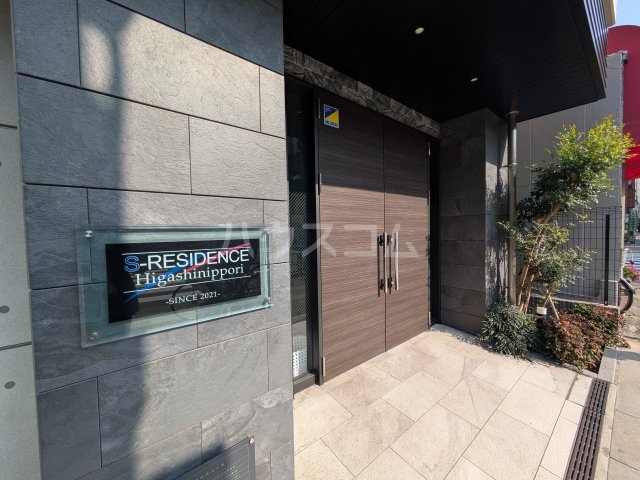 28/30 エントランス