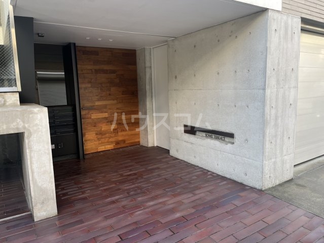 5/5 エントランス