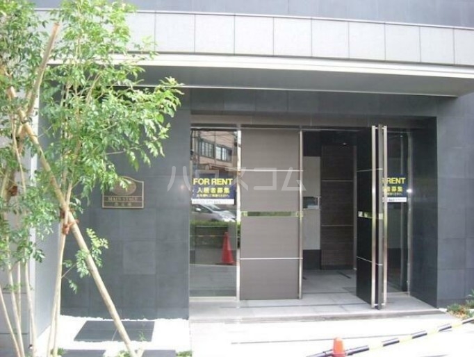 16/23 エントランス